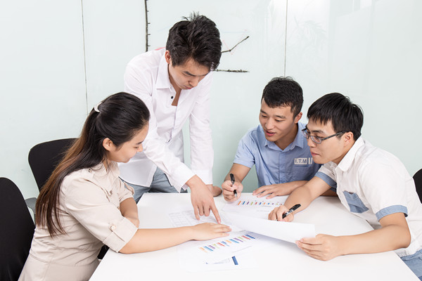 設(shè)計(jì)合理激勵(lì)機(jī)制，激發(fā)員工工作積極性和創(chuàng)新精神