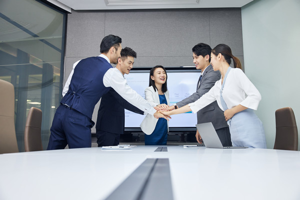 如何通過人力資源管理計劃支持年度經(jīng)營計劃？