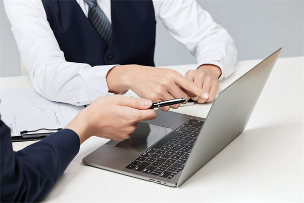 如何通過績效咨詢提升企業(yè)的整體運營效率？