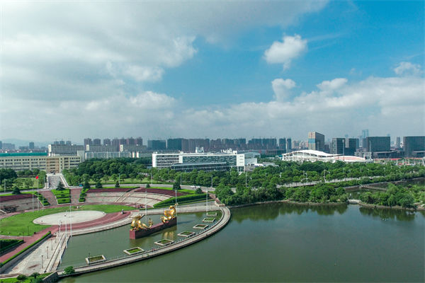 南昌戰(zhàn)略咨詢公司如何為企業(yè)定制長遠發(fā)展規(guī)劃？