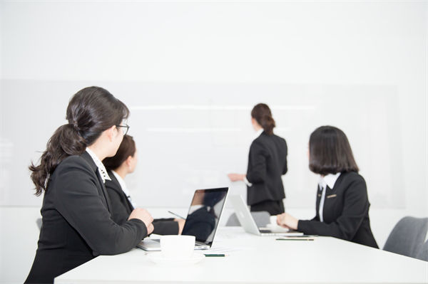 員工培訓(xùn)無(wú)效、成長(zhǎng)慢，人力資源管理怎樣定制高效方案？