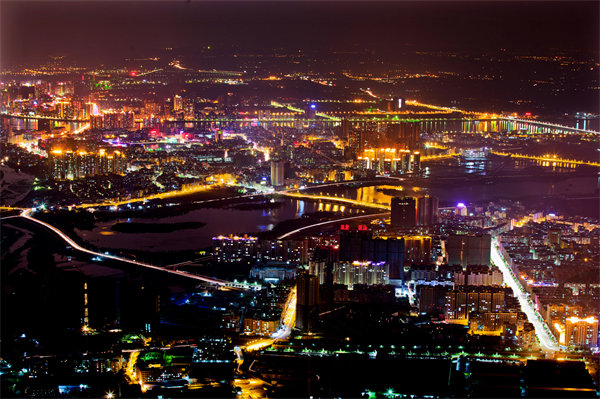 清遠(yuǎn)戰(zhàn)略咨詢公司洞察市場，如何精準(zhǔn)為企業(yè)定位發(fā)展方向？